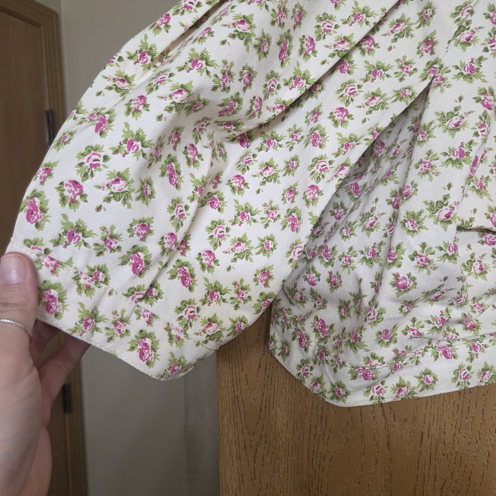 Zara Floral Tie-Front Puff Sleeve Top in Cream and Pink - Picture 2 of 5